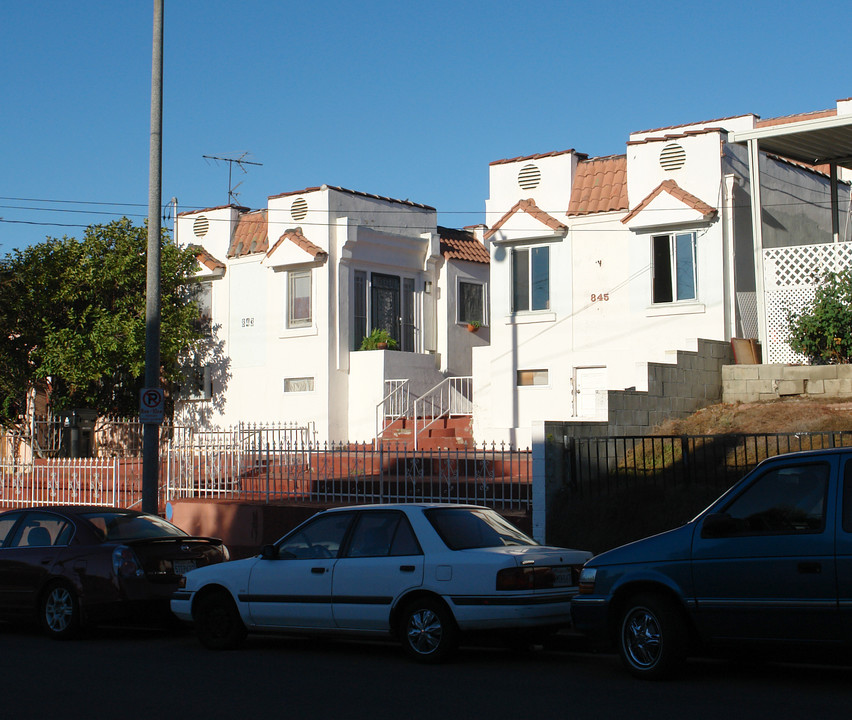 843-845 N Benton Way in Los Angeles, CA - Building Photo