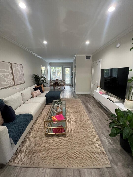 15 Madeira Ave in Coral Gables, FL - Building Photo