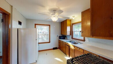 2144 Sunset Dr in Ames, IA - Building Photo - Building Photo