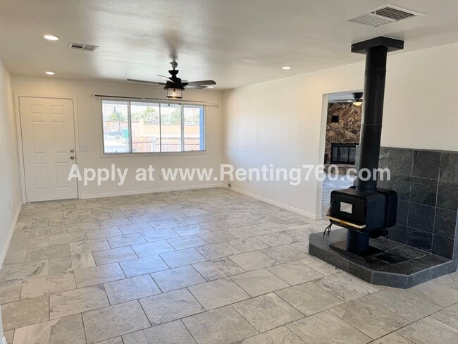 7055 Grand Ave in Yucca Valley, CA - Building Photo - Building Photo