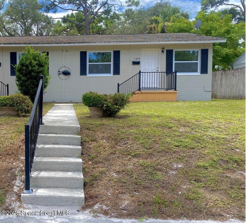 1872 Pineapple Ave in Melbourne, FL - Building Photo