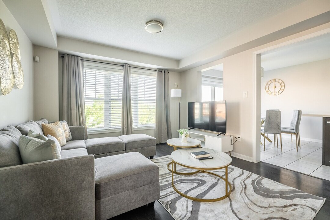 4 Miracle Trail in Brampton, ON - Building Photo