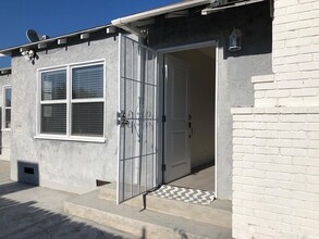 11216 Tiara St, Unit 020 in Los Angeles, CA - Building Photo - Building Photo