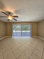 2050 N Congress Ave in West Palm Beach, FL - Building Photo