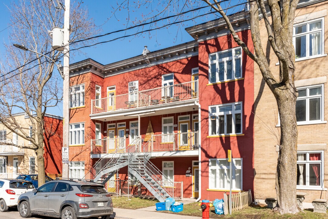 1460 Frontenac St in Québec, QC - Building Photo