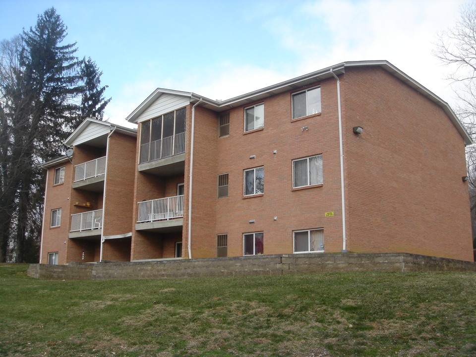 Maple Crest Apartments in Cincinnati, OH - Building Photo