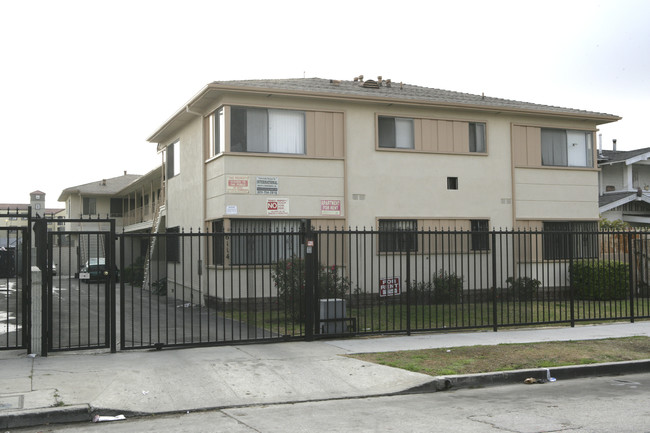 6114 S Victoria Ave in Los Angeles, CA - Building Photo - Building Photo