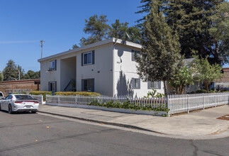 1000 Ripley St in Santa Rosa, CA - Building Photo - Building Photo