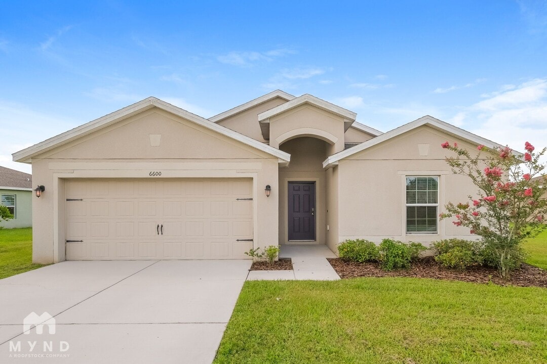 6600 Wirevine Dr in Brooksville, FL - Foto de edificio
