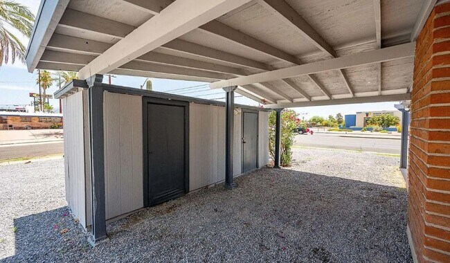 6899 E Broadway Blvd in Tucson, AZ - Building Photo - Building Photo