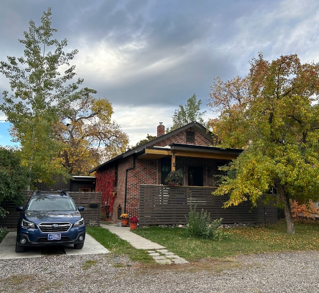 property at 116 E Dickerson St