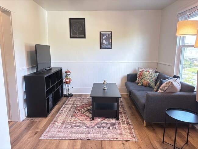 426 Leonard St NE, Unit B