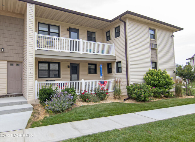 property at 10 Wharfside Dr