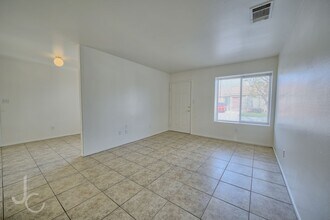 1309 Reddick Ln-Unit -3 in Bakersfield, CA - Building Photo - Building Photo