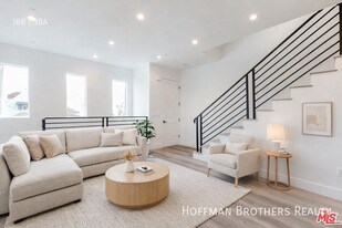 527 Normandie Ave in Los Angeles, CA - Building Photo