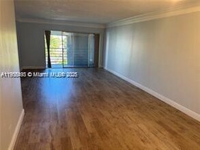 3571 Inverrary Dr in Lauderhill, FL - Building Photo - Building Photo