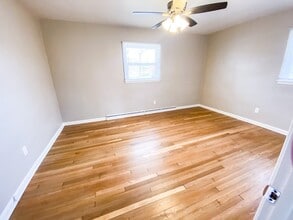 1001 W Badger Rd in Madison, WI - Foto de edificio - Building Photo