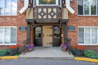 Normandy House Apartments in Edina, MN - Building Photo - Building Photo