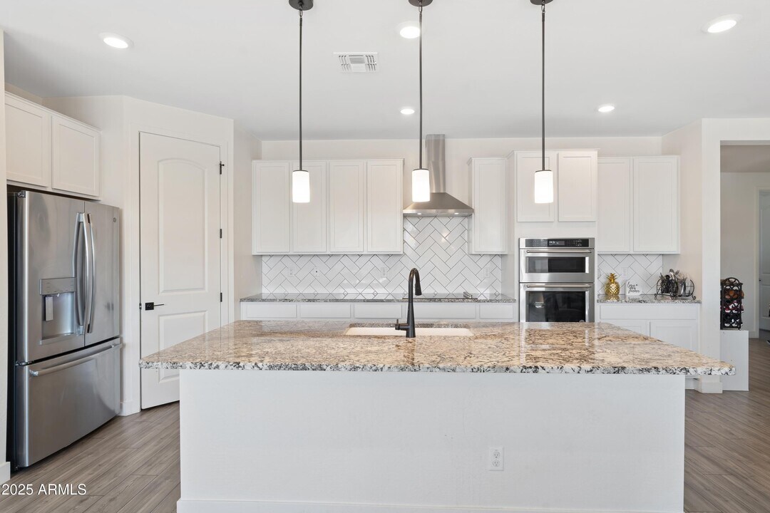 7352 S Briarwood Ln in Gilbert, AZ - Building Photo