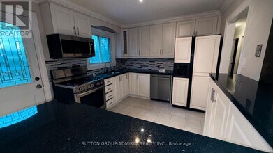 17 Law Crescent in Richmond Hill, ON - Building Photo - Building Photo