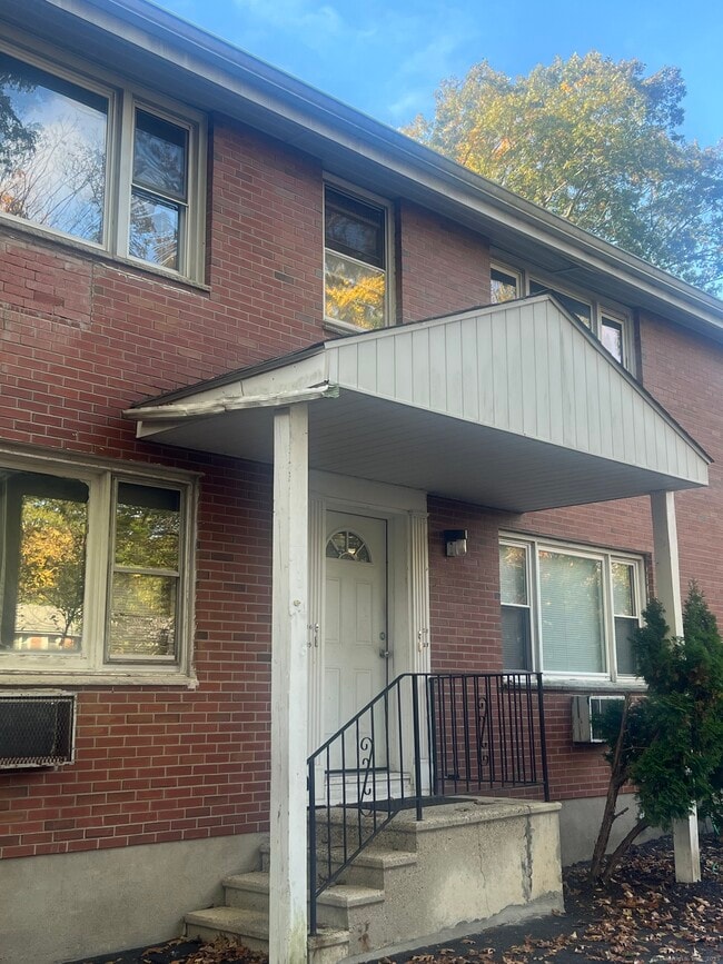 56 Wakelee Ave in Shelton, CT - Building Photo - Building Photo