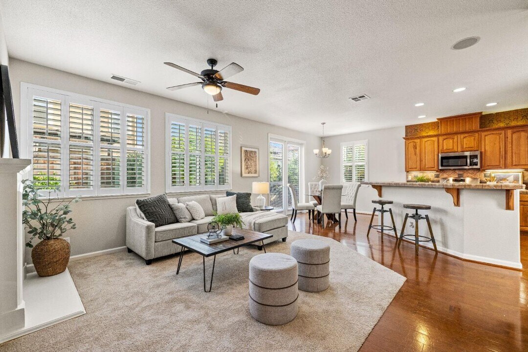 9987 Macabee Ln in Elk Grove, CA - Building Photo