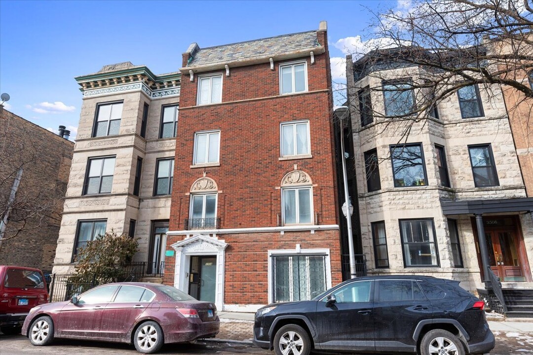 3504 N Sheffield Ave in Chicago, IL - Building Photo