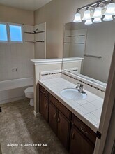 5145 W Feemster Ct in Visalia, CA - Foto de edificio - Building Photo
