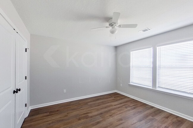 10 Camper Cir in Brunswick, GA - Building Photo - Building Photo