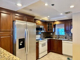 3100 W Rolling Hills Cir in Davie, FL - Building Photo
