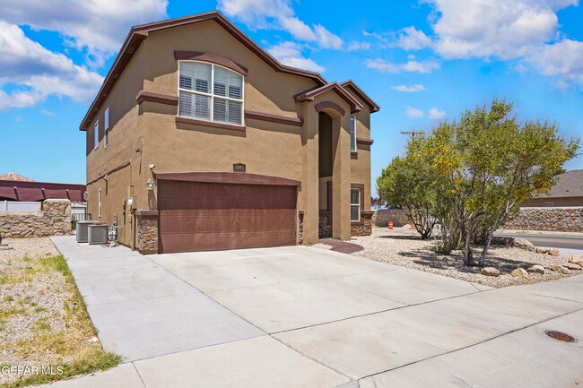 3143 Hidden Creek Dr in El Paso, TX - Building Photo - Building Photo