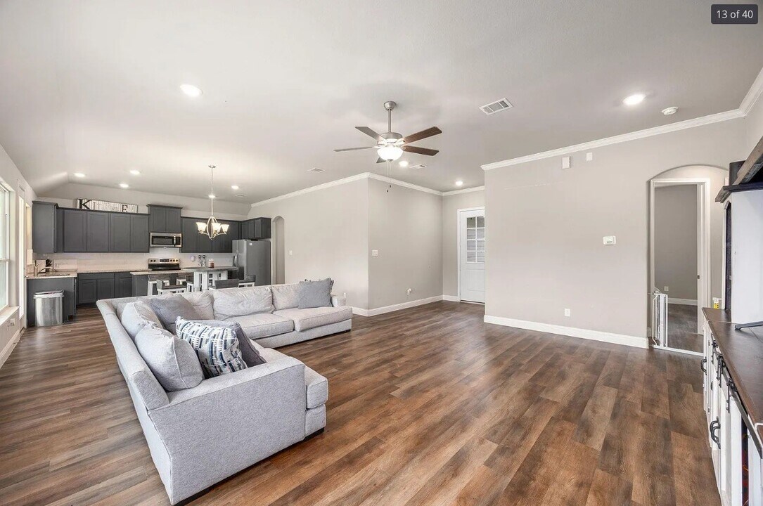 26579 Pin Oak Dr in Hempstead, TX - Building Photo