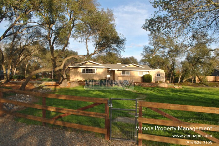 7457 Shadow Oaks Ln in Granite Bay, CA - Building Photo