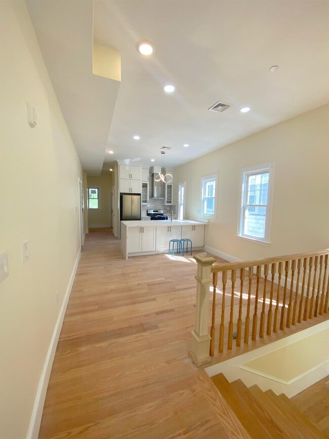 32 Putnam Ave, Unit 2 in Cambridge, MA - Building Photo - Building Photo