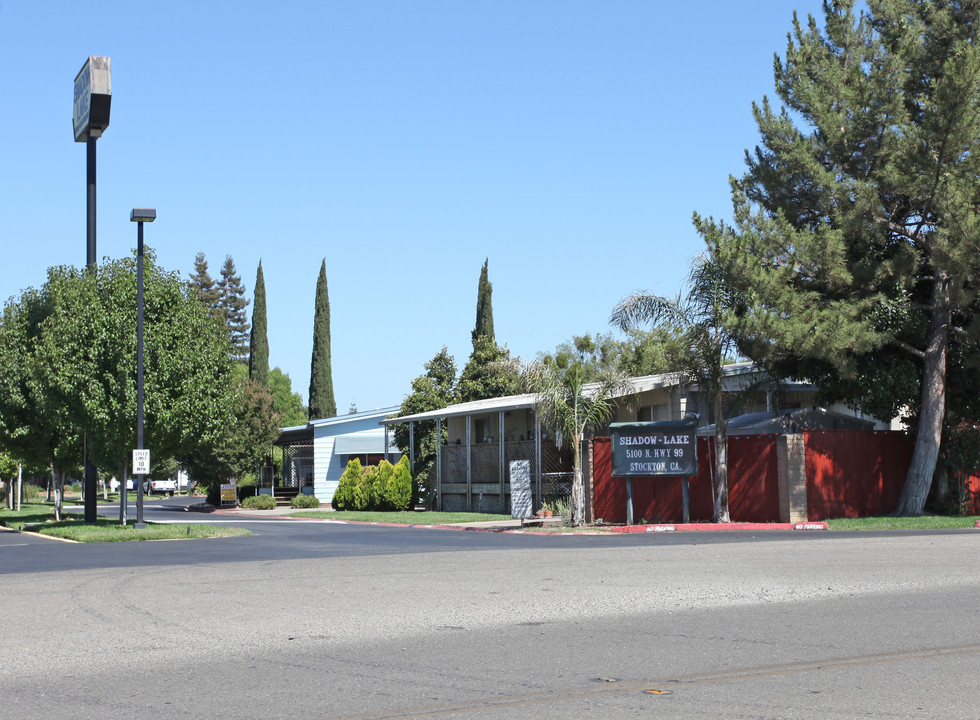 Shadow Lake Mobile Home Community in Stockton, CA - Building Photo