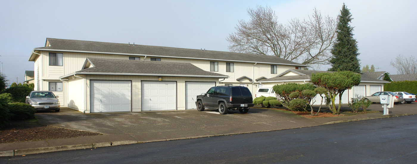 3517-3537 Silverstone Dr NE in Salem, OR - Building Photo