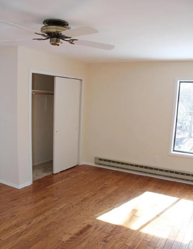 84 Amberly Dr in Englishtown, NJ - Building Photo - Building Photo