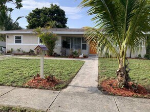 730 E Melrose Cir in Fort Lauderdale, FL - Building Photo - Building Photo