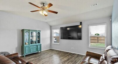 1600 Edinburgh Dr in Centerton, AR - Building Photo - Building Photo