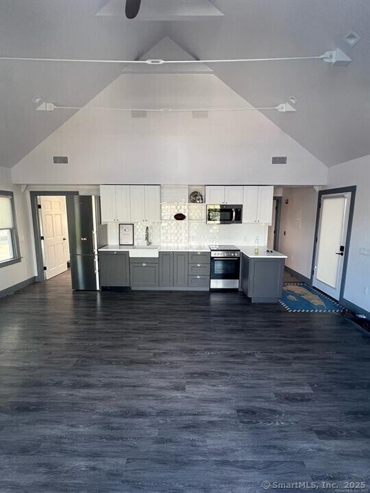 141 Main St in Westport, CT - Building Photo