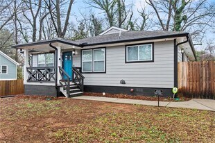 3200 Lowndes St in East Point, GA - Building Photo