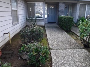 1090 Gilliland Dr in Yuba City, CA - Building Photo - Building Photo