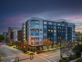 100 E Washington St, Unit 23 in Greenville, SC - Building Photo