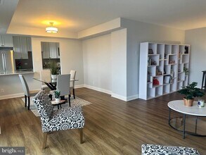 8315 N Brook Ln in Bethesda, MD - Building Photo - Building Photo