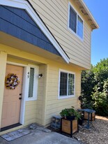 2030 Brookhurst St in Medford, OR - Building Photo