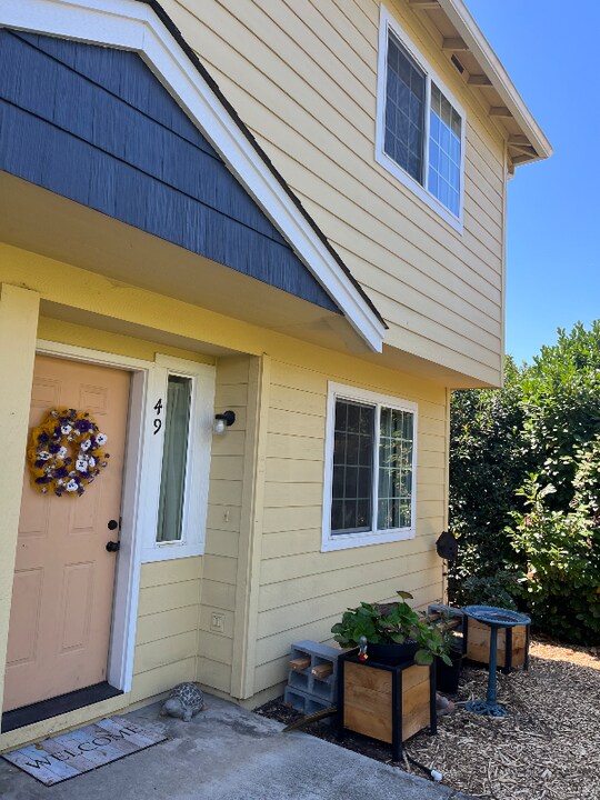 2030 Brookhurst St in Medford, OR - Building Photo