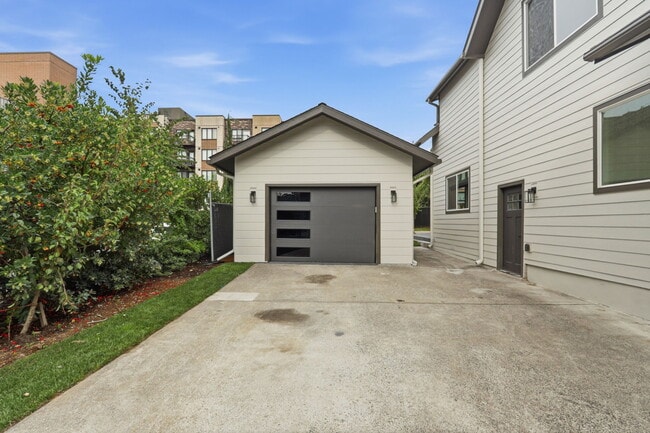 437 NE Fargo St in Portland, OR - Foto de edificio - Building Photo