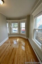 55 Estes St, Unit 1 in Lynn, MA - Foto de edificio - Building Photo