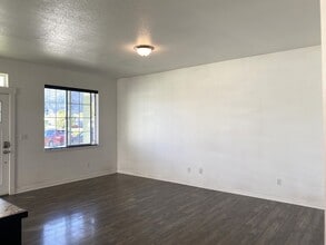 1006 Chenowuth in North Bonneville, WA - Building Photo - Building Photo