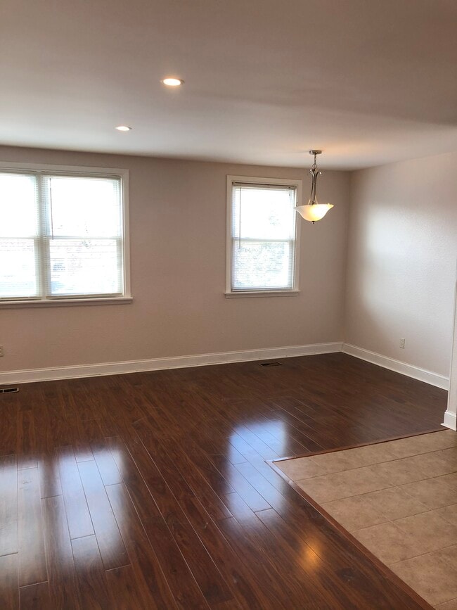 203 Alnus St, Unit 2 - Second Floor in Philadelphia, PA - Building Photo - Building Photo